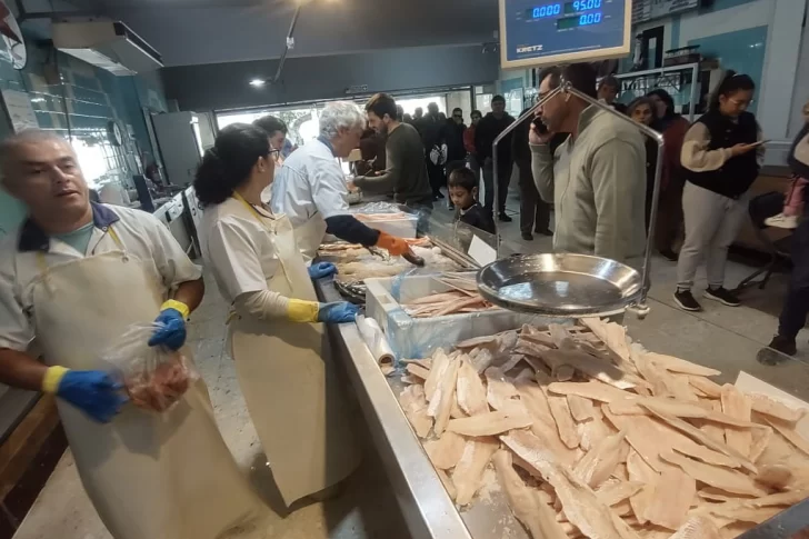 Crece la venta local de pescado, 30% más barato que el asado