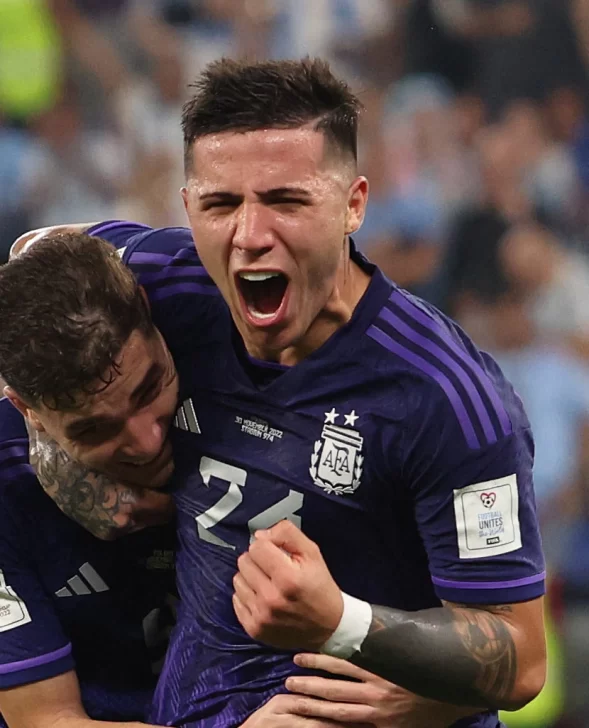 Enzo Fernández, en una lucha con el calendario