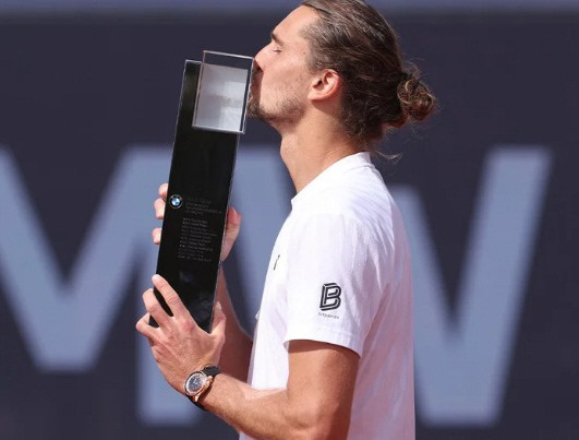 Zverev ganó en su casa