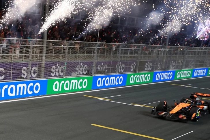 Piastri ganó y lidera el campeonato