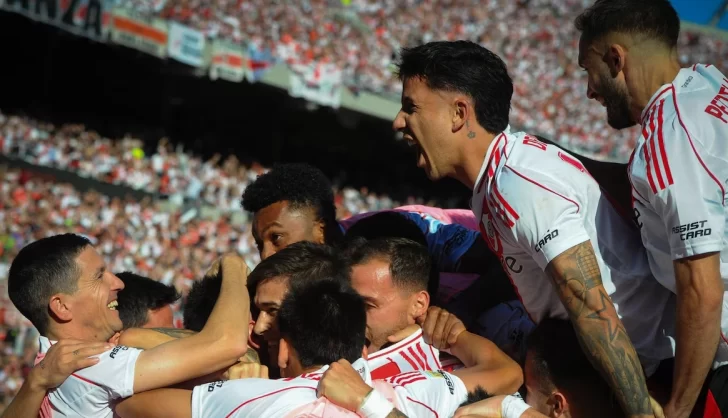 [VIDEO] “Un minuto de silencio”, el picante festejo del plantel de River tras vencer a Boca