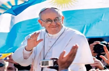 El emotivo video y un sentido minuto de silencio: el homenaje al papa Francisco en la previa del Superclásico