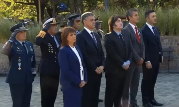 EN VIVO| Milei encabeza el acto central por Malvinas en la Plaza San Martín