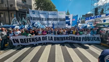 Docentes universitarios paran en reclamo por los salarios