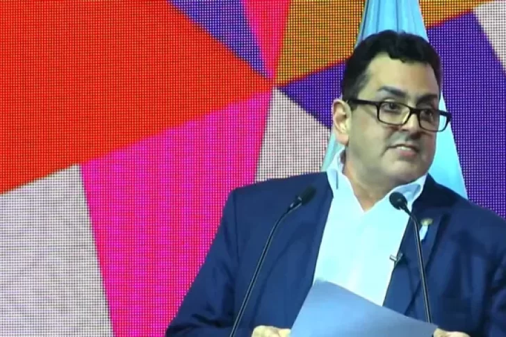 Abuchearon a Leonardo Cifelli en la inauguración de La Feria del Libro