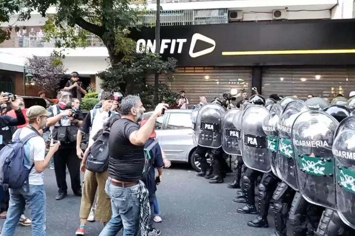 Incidentes y detenidos en una nueva marcha de jubilados y piqueteros en Buenos Aires Incidentes y detenidos en una nueva marcha de jubilados y piqueteros en Buenos Aires