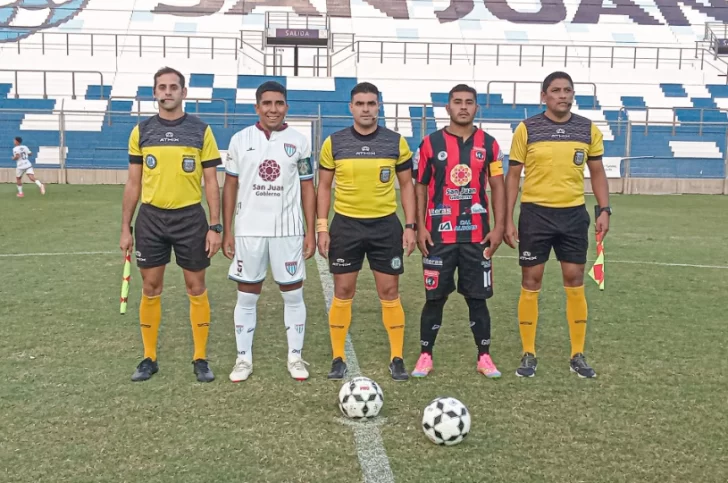 Trinidad metió 6 cambios en un partido: blooper del León y grosero error de los árbitros