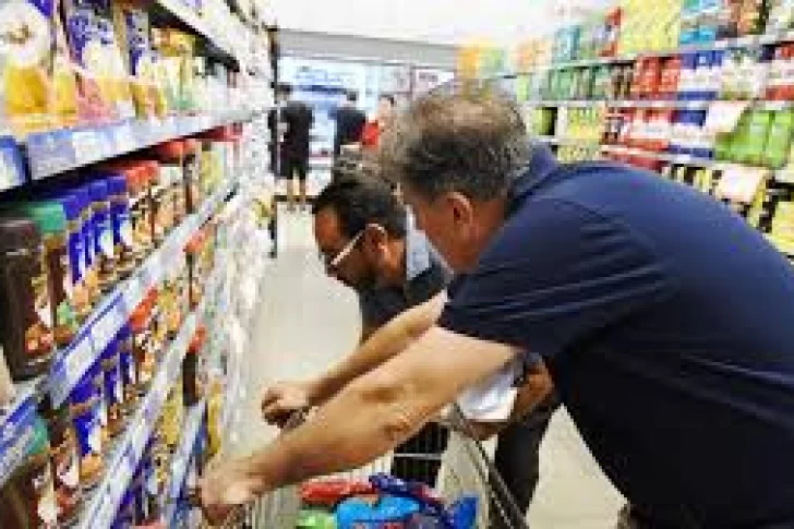 Fuerte salto de la inflación en marzo al 3,7%: se abre un alerta por el ajuste cambiario