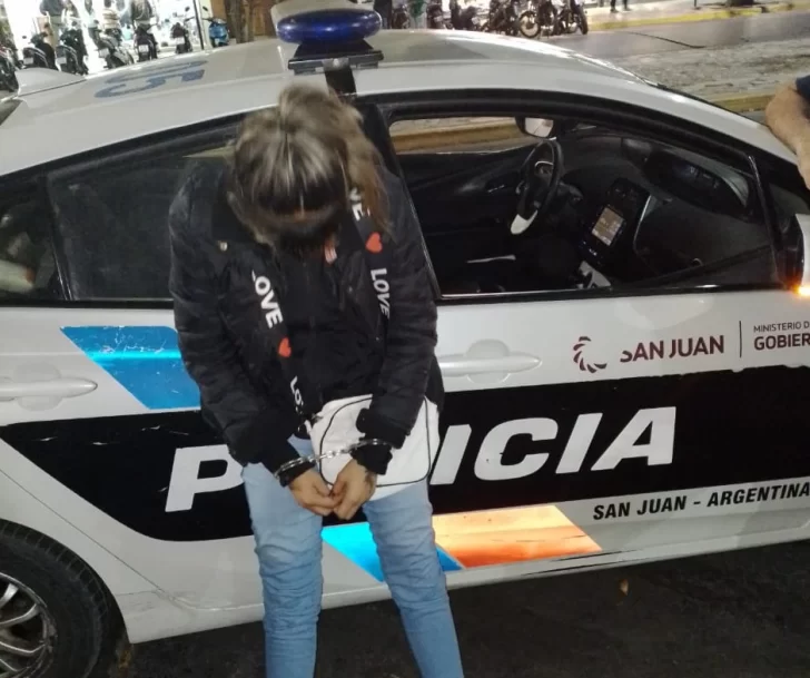 Detenidas por robo en comercio céntrico: las cámaras de seguridad fueron la prueba del delito Detenidas por robo en comercio céntrico: las cámaras de seguridad fueron la prueba del delito