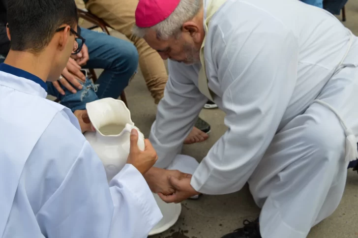 Monseñor Larrazábal celebró la Misa de Jueves Santo con internos y autoridades del Servicio Penitenciario Monseñor Larrazábal celebró la Misa de Jueves Santo con internos y autoridades del Servicio Penitenciario