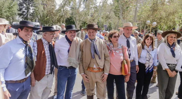 Orrego participó del inicio de la XXXIV edición de la Cabalgata de la Fe a la Difunta Correa Orrego participó del inicio de la XXXIV edición de la Cabalgata de la Fe a la Difunta Correa