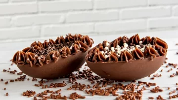 Cómo hacer una receta fácil de huevos de Pascua rellenos