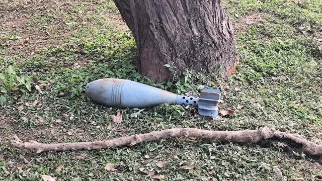 Encontraron un proyectil de mortero en medio de un basural en Córdoba