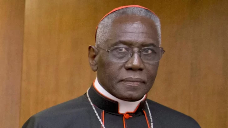 Robert Sarah, el cardenal ultraconservador que puede convertirse en el primer papa africano