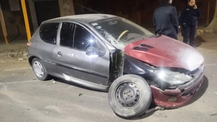 Perdió el control del auto y protagonizó un aparatoso choque contra un pilar Perdió el control del auto y protagonizó un aparatoso choque contra un pilar