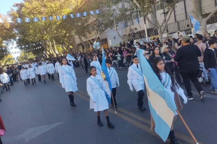 25 de Mayo en San Juan: desfile, banderas y sentimiento patrio