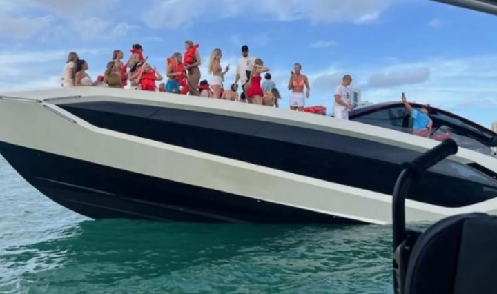 Miami: se hundió un lujoso yate Lamborghini con modelos e influencers a bordo Miami: se hundió un lujoso yate Lamborghini con modelos e influencers a bordo