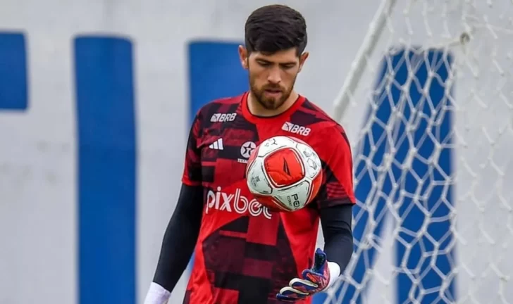 Balearon el auto de Agustín Rossi en Brasil