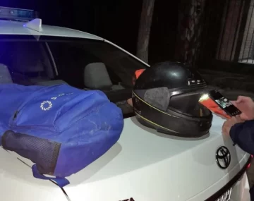 Motochorros le pegaron a un adolescente para robarle la bicicleta y una mochila Motochorros le pegaron a un adolescente para robarle la bicicleta y una mochila