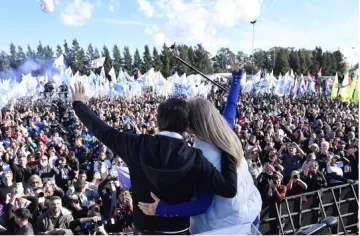 Axel Kicillof marcó la cancha al kirchnerismo y destrozó a Milei