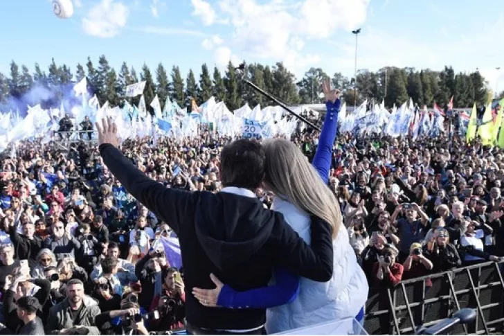 Axel Kicillof marcó la cancha al kirchnerismo y destrozó a Milei