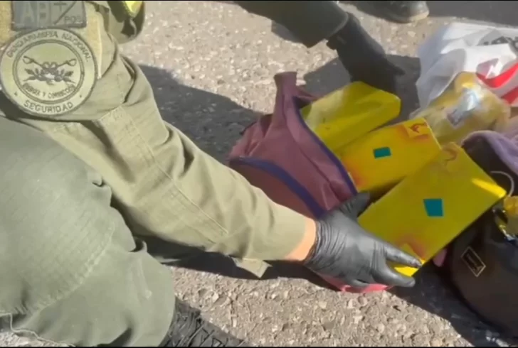 Una mujer detenida con tres panes de cocaína