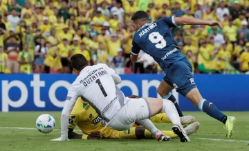 Racing goleó en Colombia y es el líder de su grupo