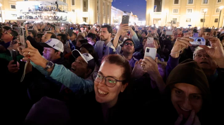 DCC080525-004F07-728x405