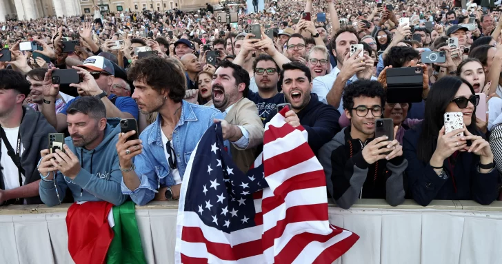 DCC090525-002F07-728x383