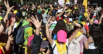 DCC110525-004F03-728x383