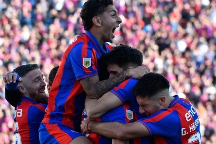 San Lorenzo y Rosario Central festejaron de manera agónica