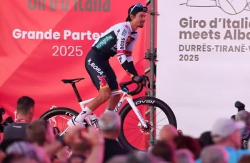 Roglic ya se vistió de rosa