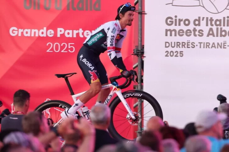 Roglic ya se vistió de rosa