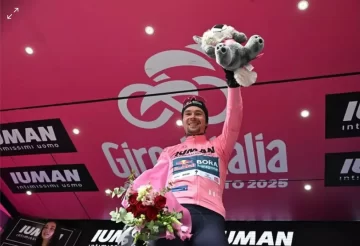 En la montaña, Roglic se puso la malla rosa