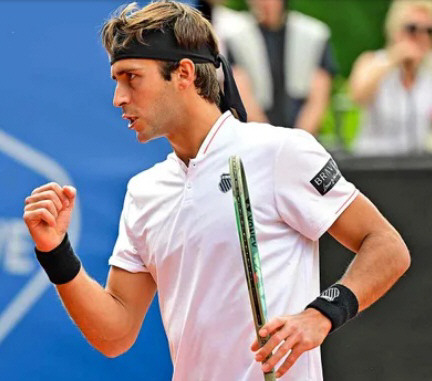 Etcheverry ganó y es semifinalista