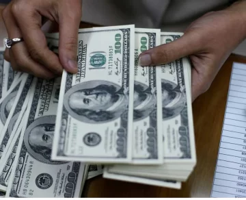 Buscarán que la prescripción por el uso de dólares baje a dos años