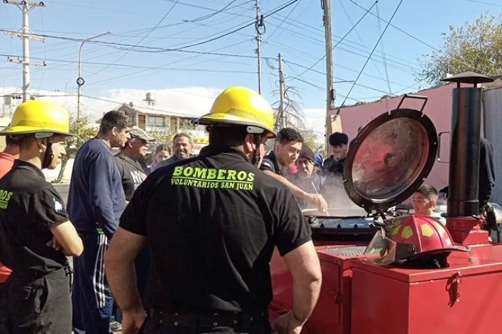 Bomberos celebrarán su día con juegos, chocolate y exhibiciones
