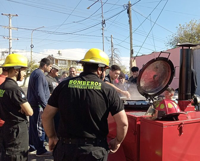 Bomberos celebrarán su día con juegos, chocolate y exhibiciones