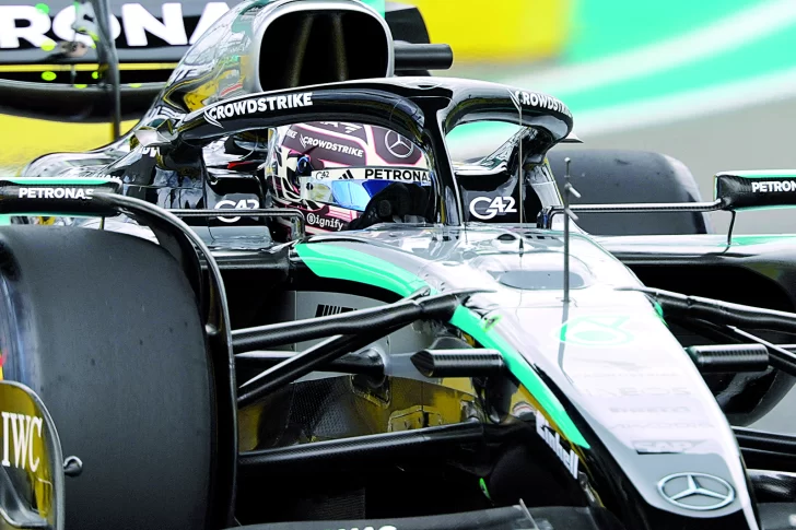 Antonelli es sorpresa Doohan no pega una