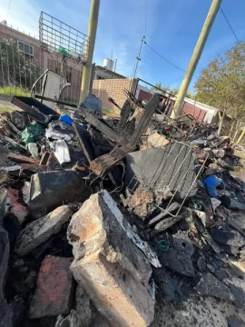 Una familia perdió todo por un incendio y los vecinos se movilizaron para asistirlos