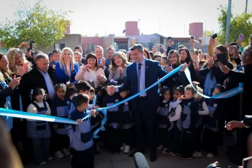 Orrego inauguró una escuela de Nivel Inicial en Chimbas