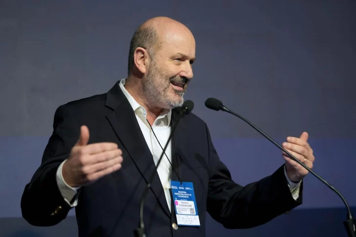 Sturzenegger confirmó el fin de las facultades delegadas y anunció más decretos de recorte estatal