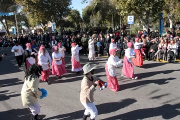 Con baile, familiares les enseñaron a los niños sobre la época colonial Con baile, familiares les enseñaron a los niños sobre la época colonial