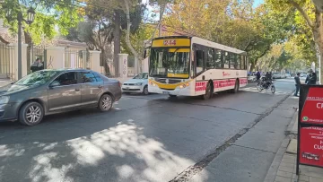 Un motociclista se accidentó en el corazón del microcentro sanjuanino Un motociclista se accidentó en el corazón del microcentro sanjuanino