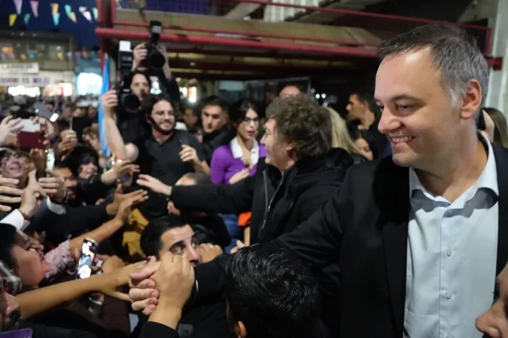 En campaña, Javier Milei volvió a mostrarse con Manuel Adorni