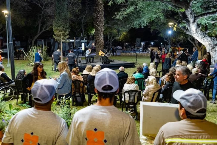 Inauguraron la Plaza Los Álamos Inauguraron la Plaza Los Álamos