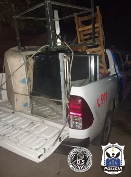 Casero “infiel”: desmantelaba las cabañas que cuidaba, lo pescó el dueño y terminó detenido Casero “infiel”: desmantelaba las cabañas que cuidaba, lo pescó el dueño y terminó detenido