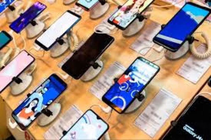 Medidas impositivas para bajar el precio a celulares y smart TV