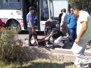 Un motociclista sufrió graves heridas tras ser embestido por un utilitario Un motociclista sufrió graves heridas tras ser embestido por un utilitario