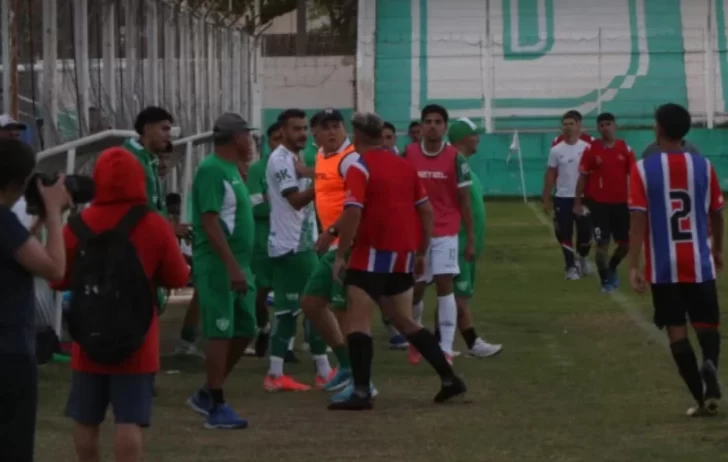 Uno de los futbolistas duramente sancionados rompió el silencio: “Fue evidente lo que pasó, es una locura la sanción” Uno de los futbolistas duramente sancionados rompió el silencio: “Fue evidente lo que pasó, es una locura la sanción”